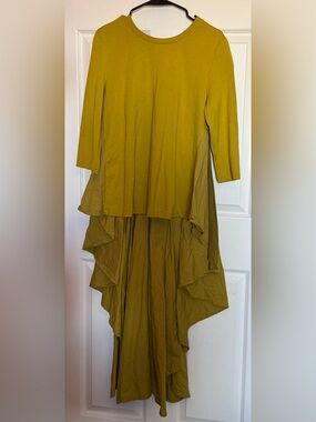 Gracia High-Low Ruffle Long Sleeve Top in Mustard